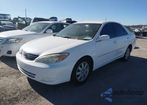 2002 Toyota Camry Xle z USA, uszkodzony, nr VIN 4T1BE32K52U054301